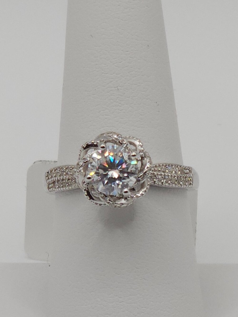 925 Sterling Silver Moissanite Flower Ring 1ctw Size 8